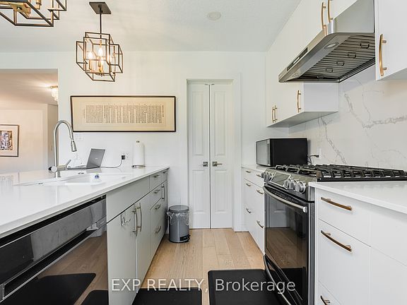 3rd image of 60 Gooderham Dr