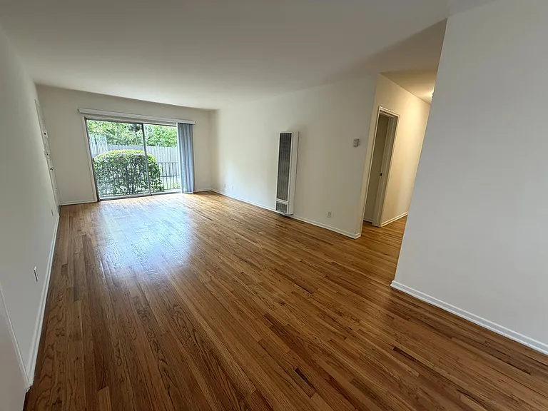 255 S Oakland Avenue — Photo 12