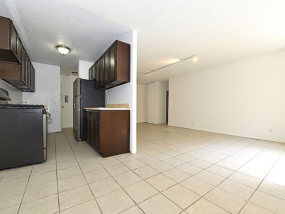 3rd image of 4750 59th St APT 1J