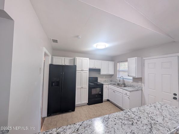 1739 Cesery Blvd