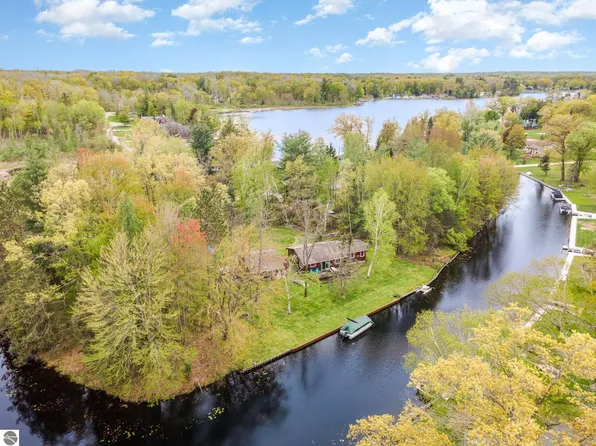 5459 E Lake Dr, Hale, MI 48739