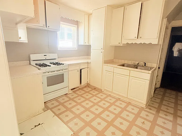 2811 Newton Ave N — Photo 6