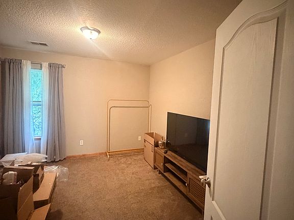 5th image of 1620 NW Garrett Dr