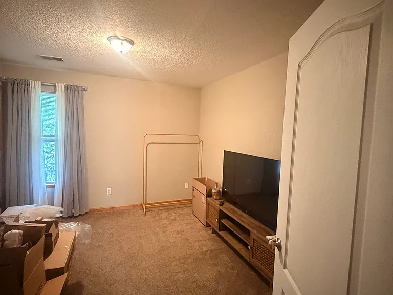 1620 NW Garrett Dr — Photo 5