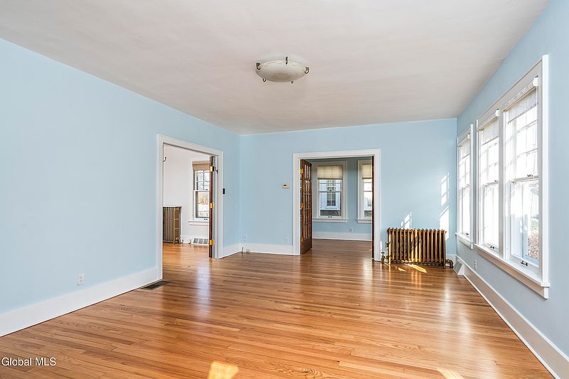 5th image of 815 Wright Avenue