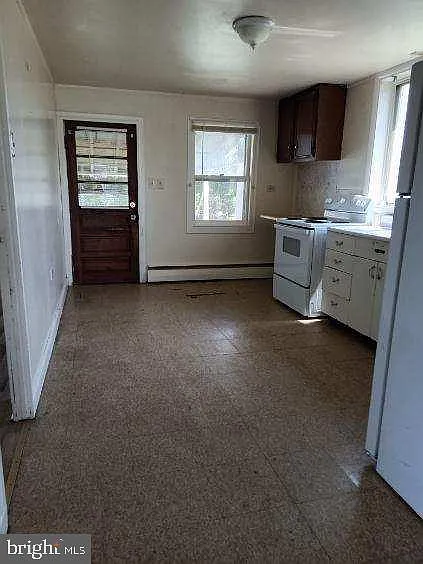 122 Commercial Ave #B — Photo 2