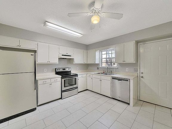 2nd image of 145 NW Mississippi Avenue
