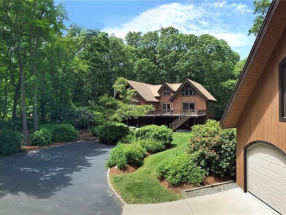 5th image of 201 Congdon Dr