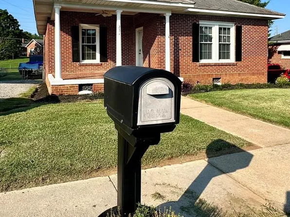 231 Lowell St, Ninety Six, SC 29666