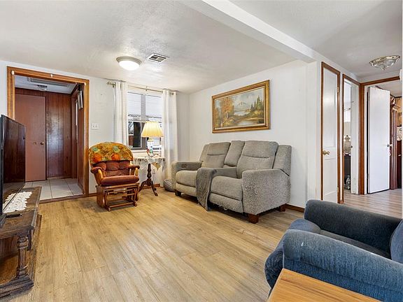 4th image of 1717 Elm Dr