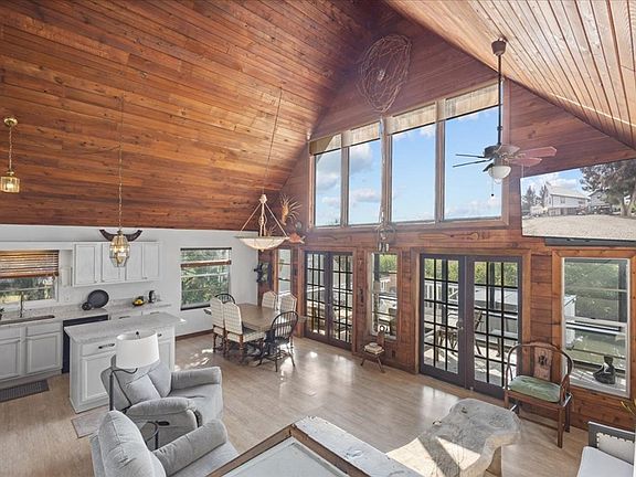 5th image of 16490 Indiana Ave