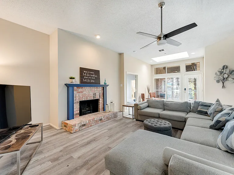 1300 Winnipeg Dr — Photo 12