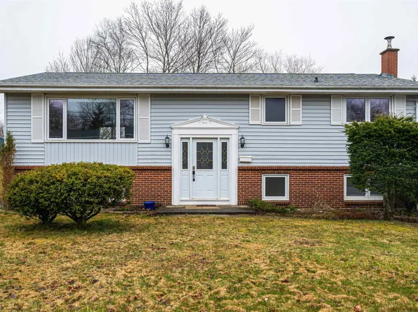11 Glencoe Dr, Dartmouth, NS B2X 1J2