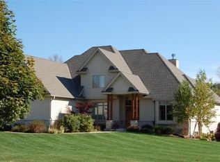 1672 Robin Ct, Grafton, WI 53024