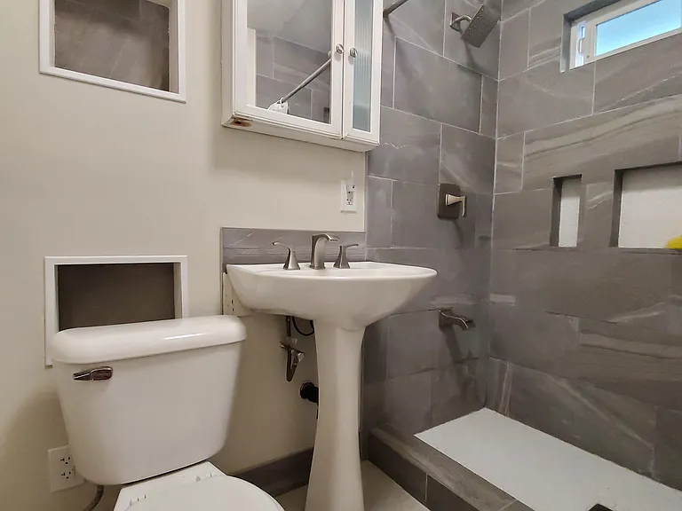 4350 Clairemont Dr — Photo 24