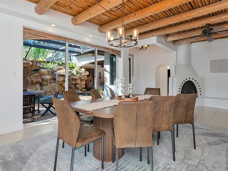 681 Avenida De Mayo — Photo 14