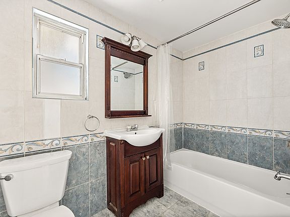 4th image of 305 12th St #1