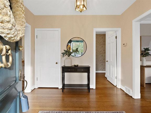2nd image of 1802 Deer Creek Ln