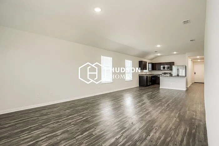 4 bed, 2.0 bath, 1571 sqft, $1,449 — Photo 3