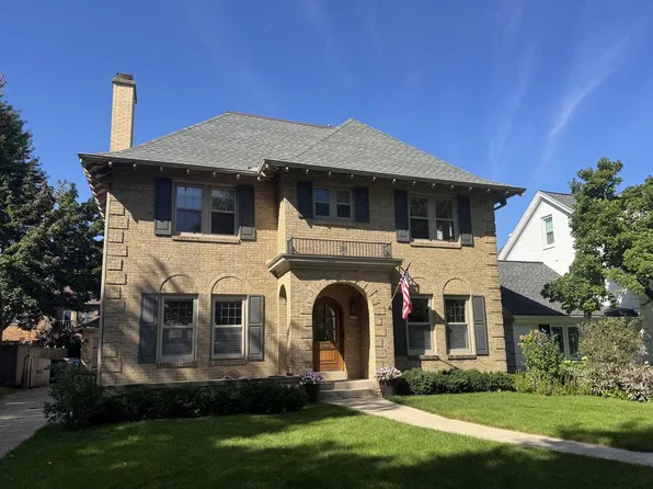 5859 N Shore DRIVE, Whitefish Bay, WI 53217