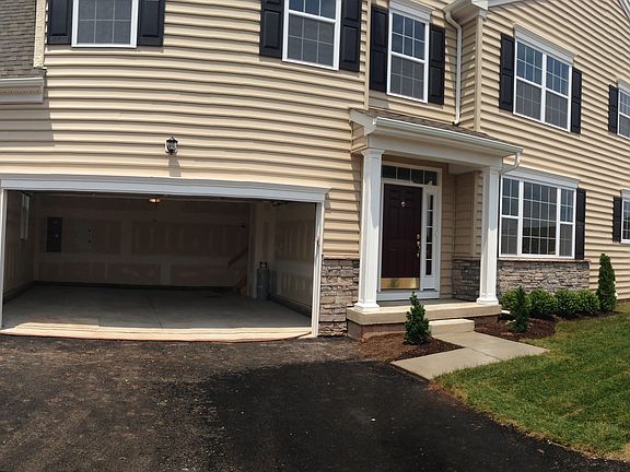 3rd image of 1024 Thorndale Dr