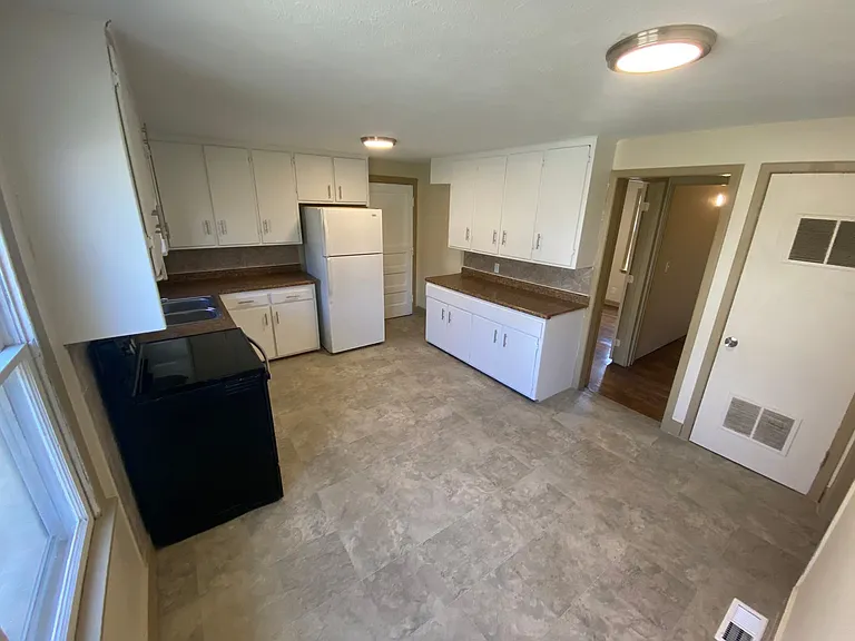 3674 Bedford Ave — Photo 9