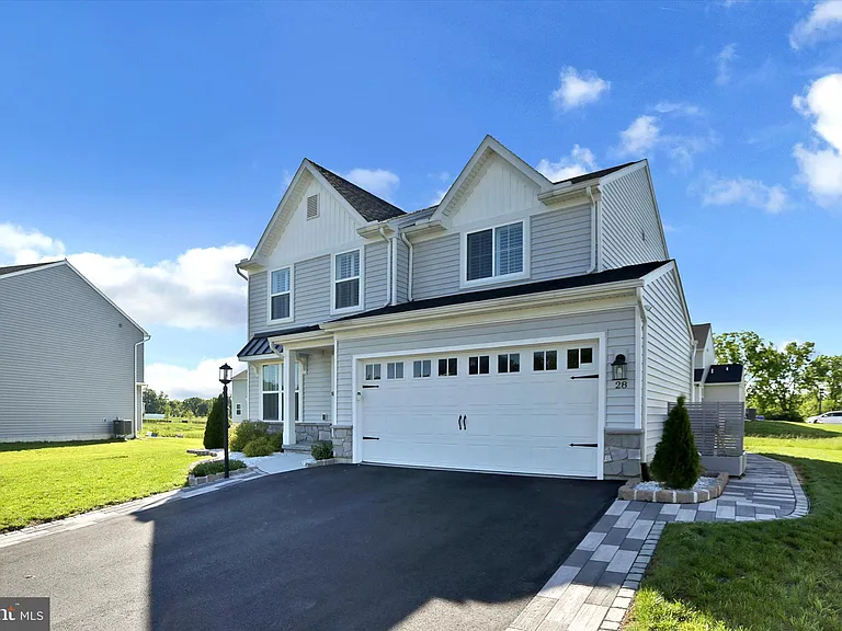 28 Long Bend Dr — Photo 3