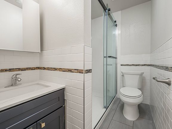3rd image of 2539-2541 Benvenue Ave #2539