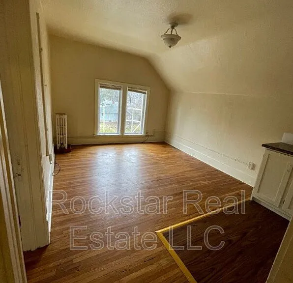 924 S Maple St #7 — Photo 6