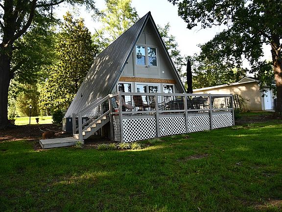2nd image of 306 Beach Dr