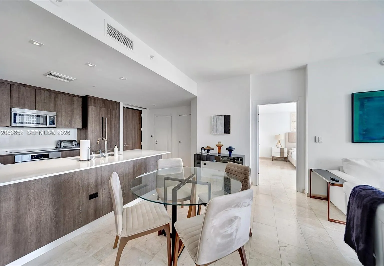 Rise Condo — Photo 2