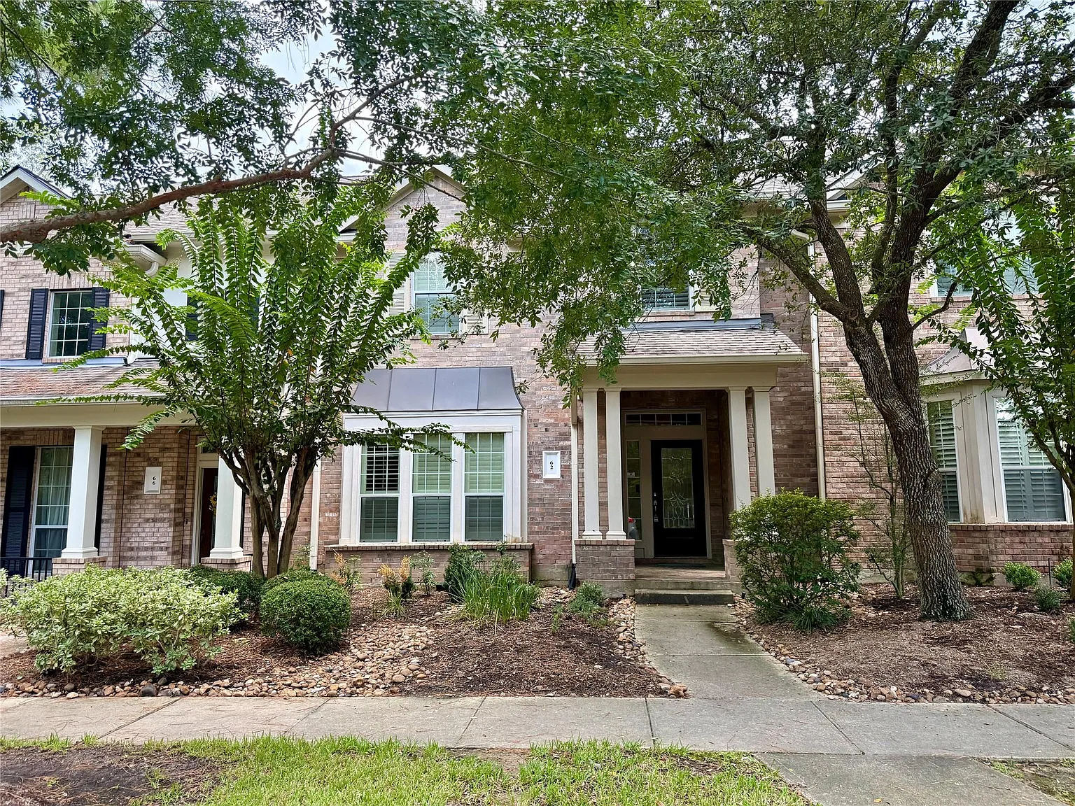 3 bed, 2.5 bath, 2677 sqft, $2,850 — Photo 2