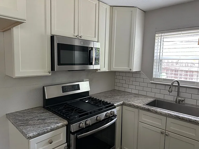 3018 Gardenia Dr — Photo 8
