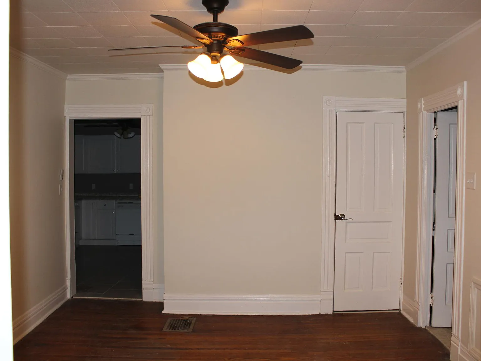 1 bed, 850 sqft, $1,100 — Photo 3