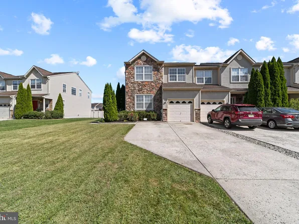 2 Glacier Dr, Berlin, NJ 08009