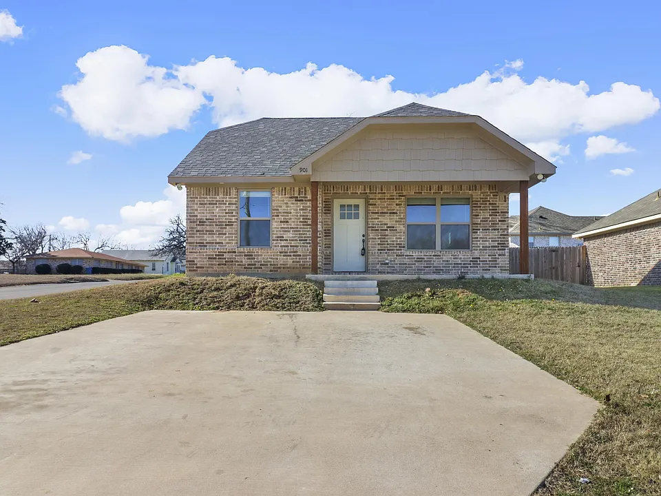 901 N Barrett Ave
