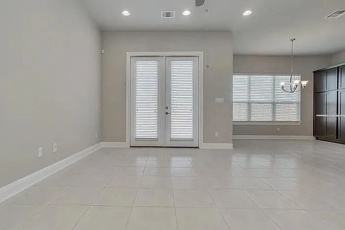 4655 Katherine Dr — Photo 6