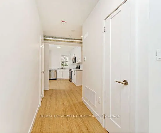 127 Victoria Ave S #1 — Photo 1