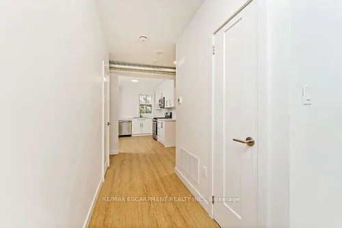 127 Victoria Ave S Photo 1