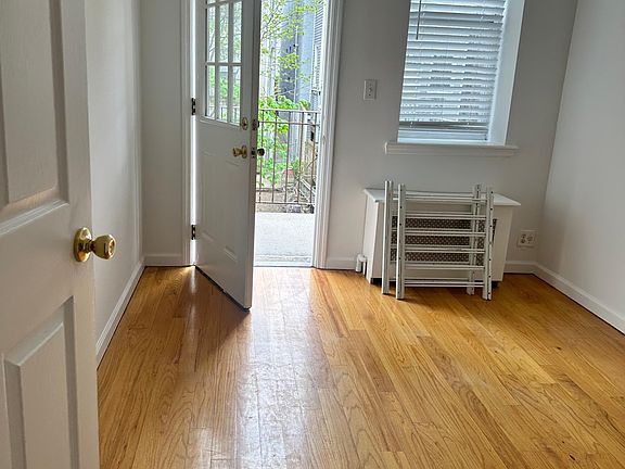 4th image of 266 E 235th St #2