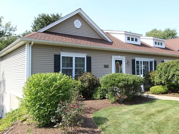 18 Leland Point Dr, Portsmouth, RI 02871