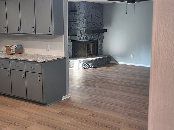 2nd image of 613 Rosewood Dr #B