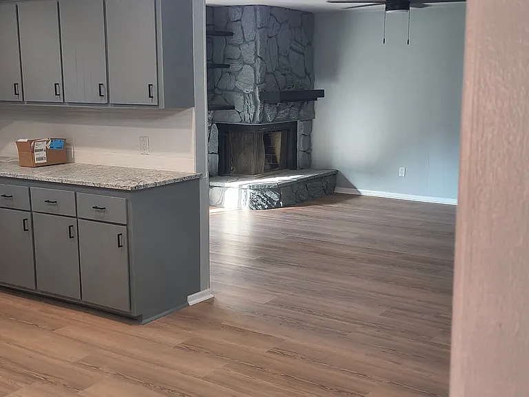 613 Rosewood Dr #B — Photo 2