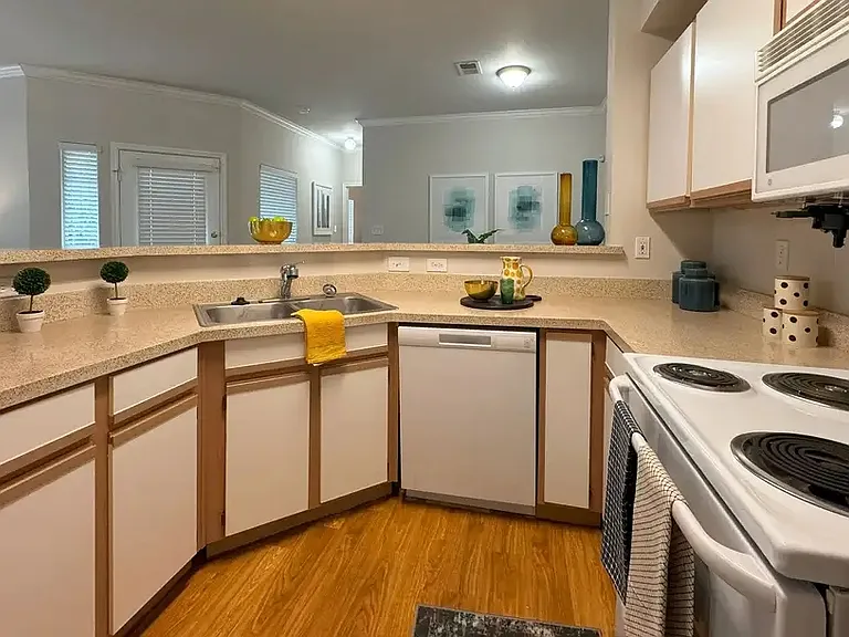 Indian Creek Apartments — Photo 22