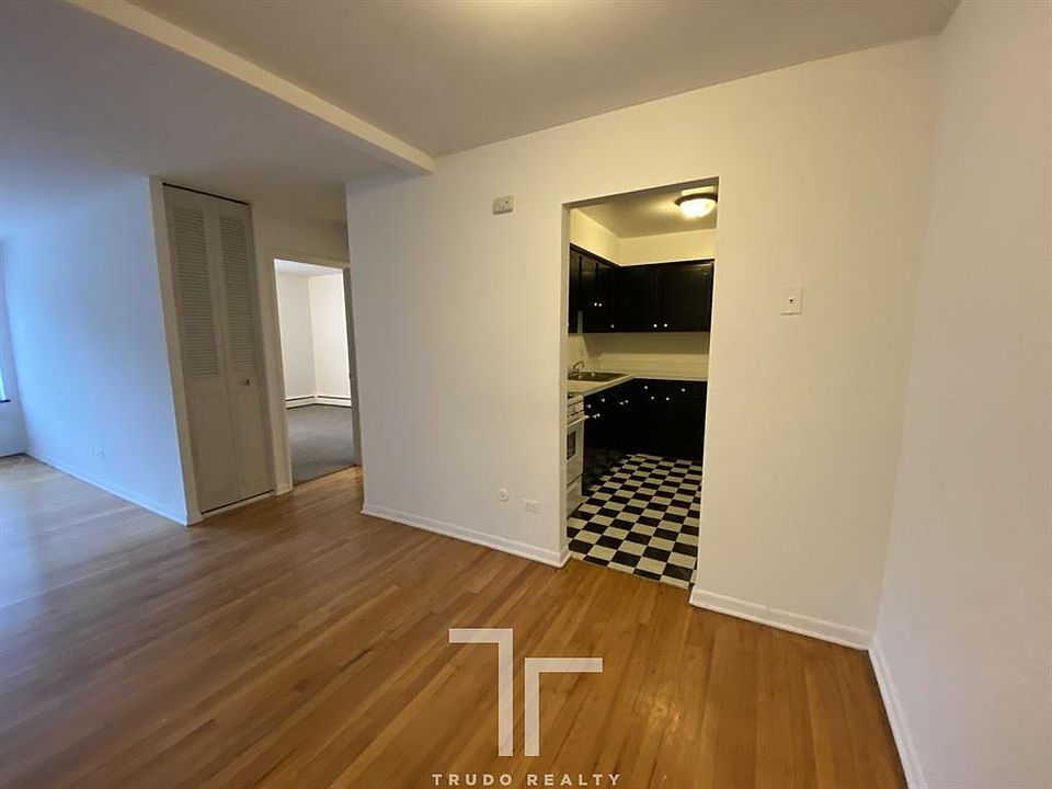1st image of 516 W Melrose St #400