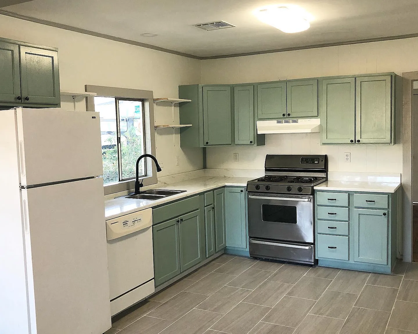 2 bed, 880 sqft, $1,100 — Photo 2