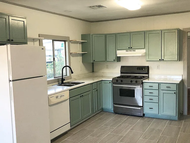 200 Roosevelt St — Photo 2