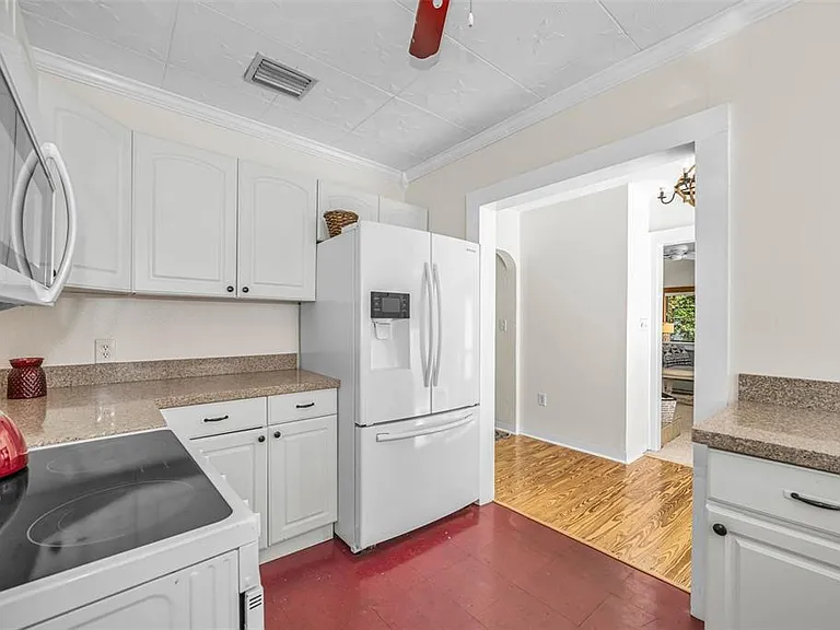 525 Bay St — Photo 15
