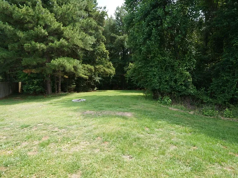 116 Howell Dr — Photo 5