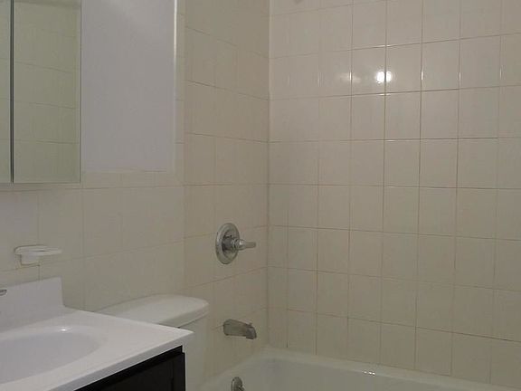 5th image of 50 W 55th St APT 4F